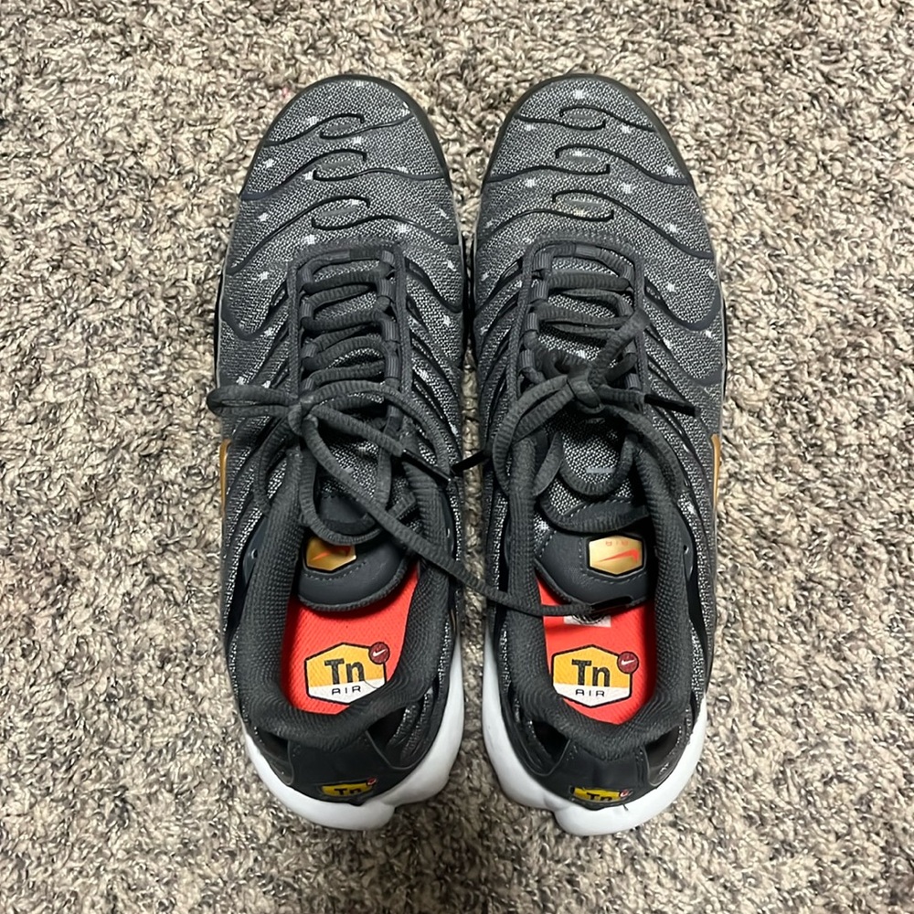 Men’s TN air sneakers